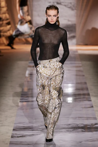 Look 5